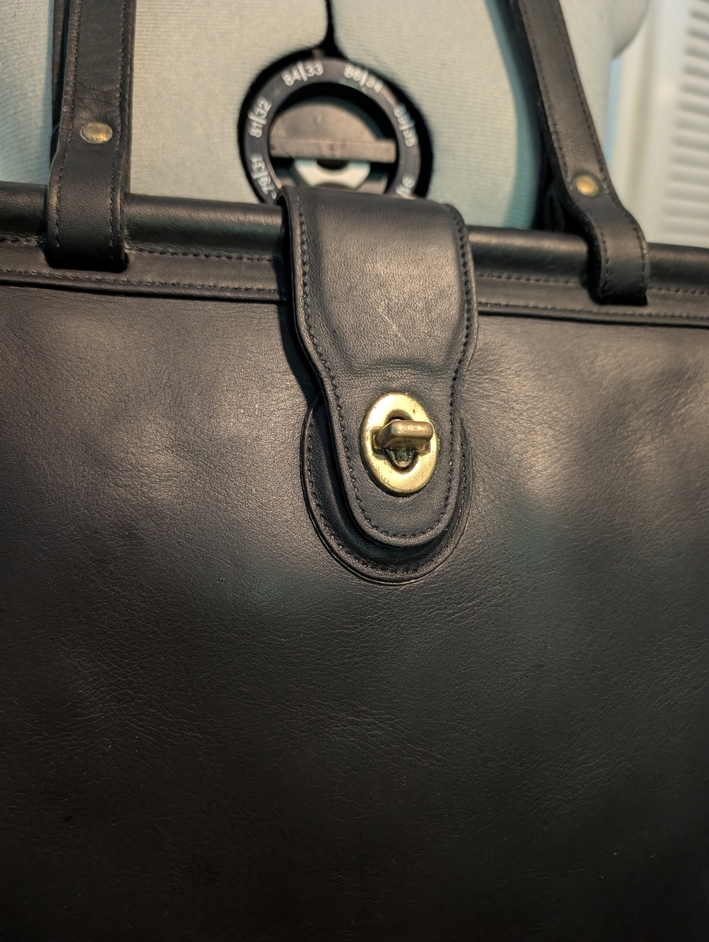 Vintage Coach Weston Shopper Black Leather Shoulder Bag with Gold Turn-Lock - Picture 3 of 9